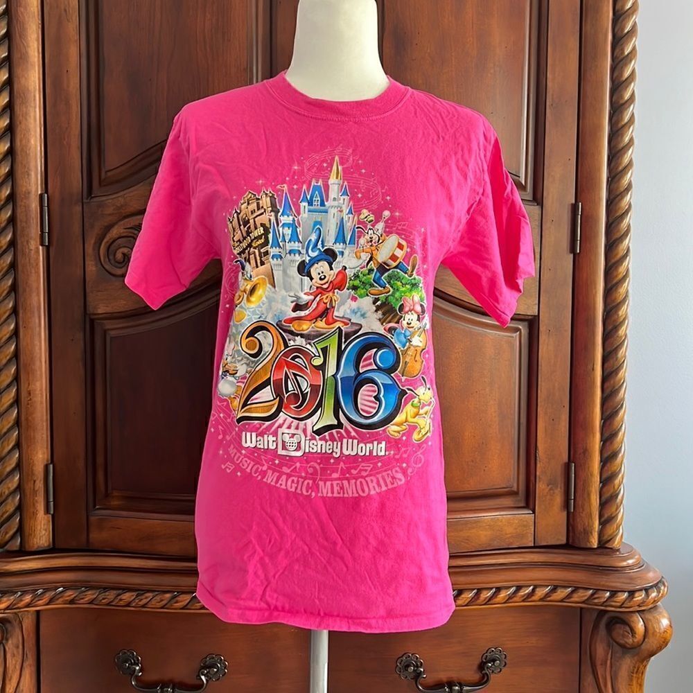Disneyland T-shirt- size S